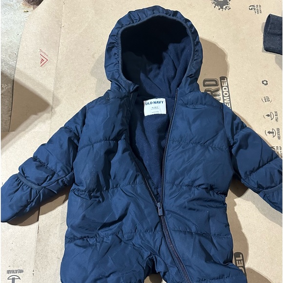 OLD NAVY
ONE PIECE SNOW SUIT
WITH MITTENS - Picture 1 of 3